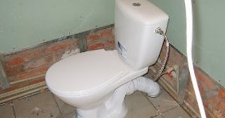 Установка приставного унитаза в Нижневартовске - монтаж и подключение, СантехДомНжт от 5183 рублей